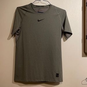 Nike pro dri-fit short sleeve gray men’s shirt
